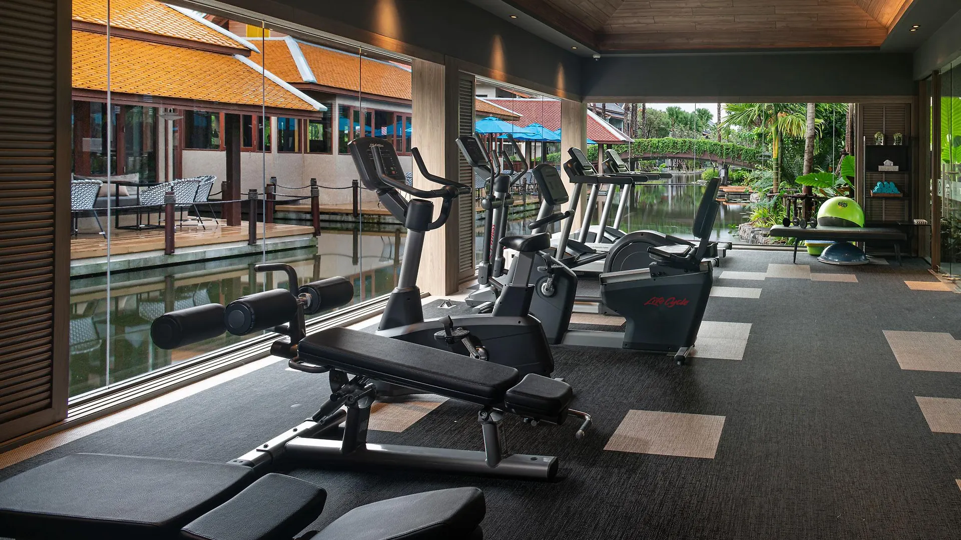 Grand Mercure Khao Lak Bangsak Hotel